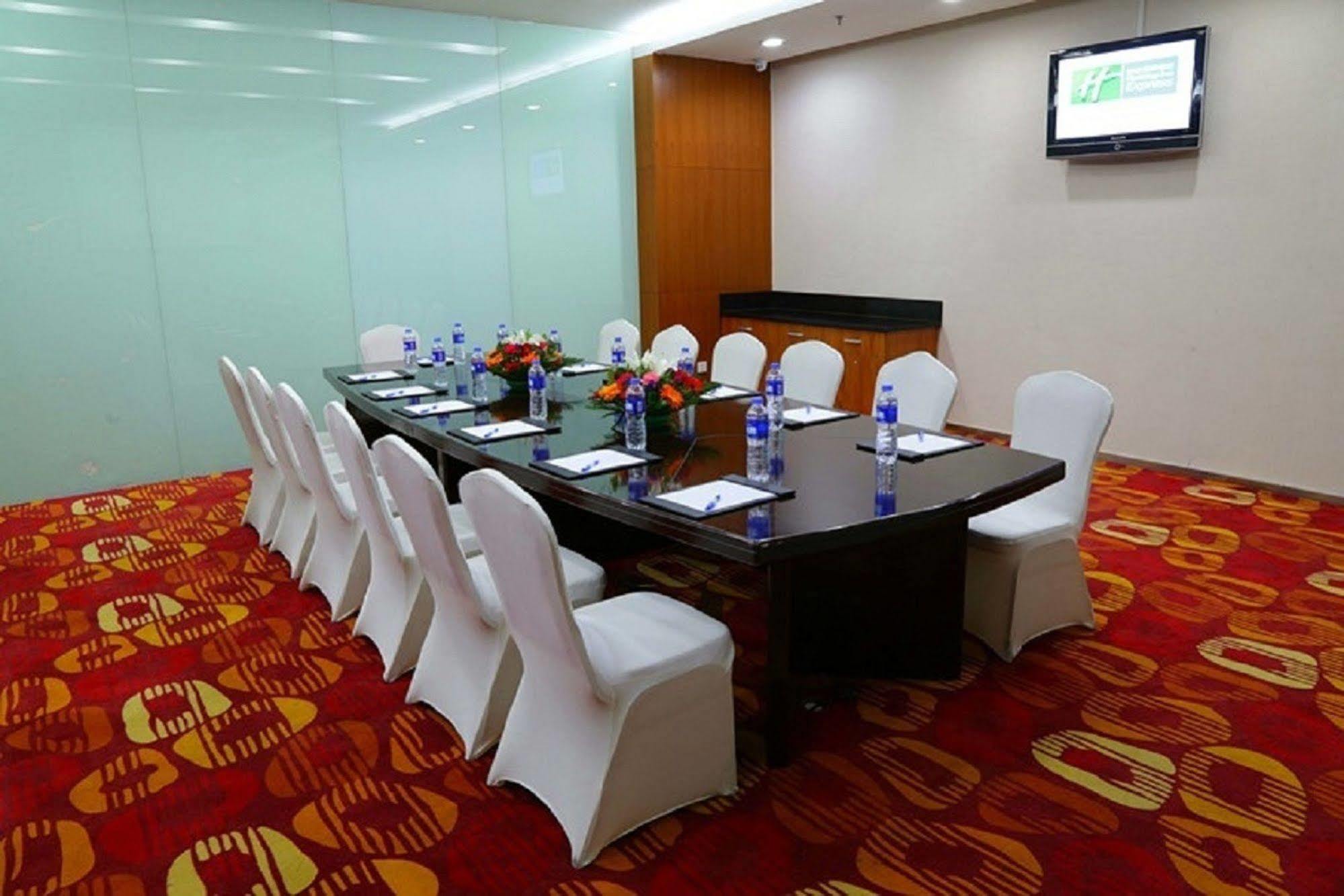 Holiday Inn Express Tianjin Binhai Exterior foto