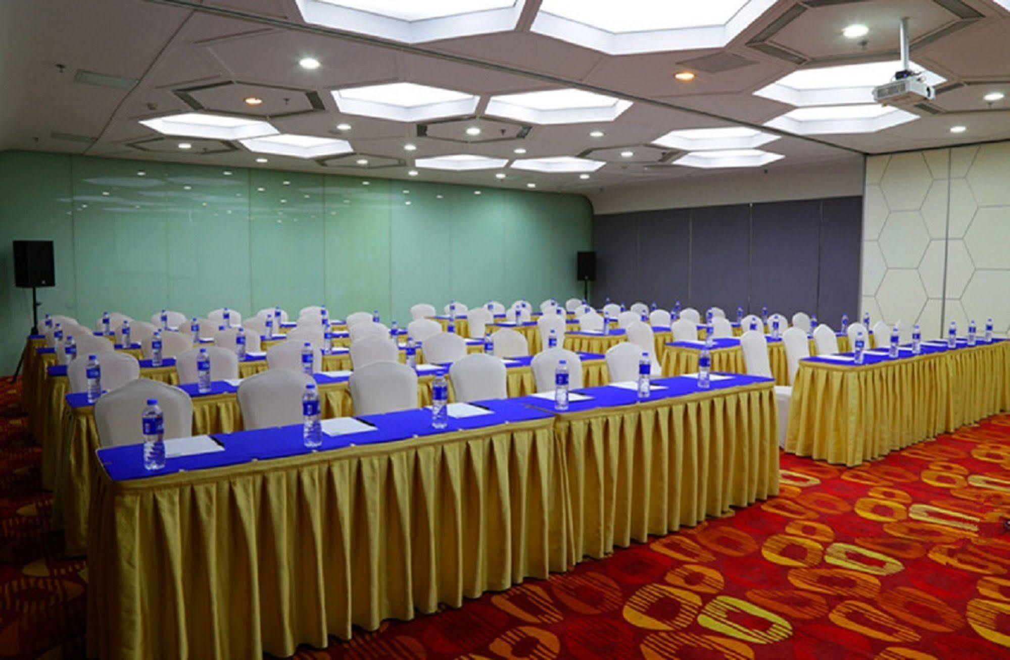 Holiday Inn Express Tianjin Binhai Exterior foto
