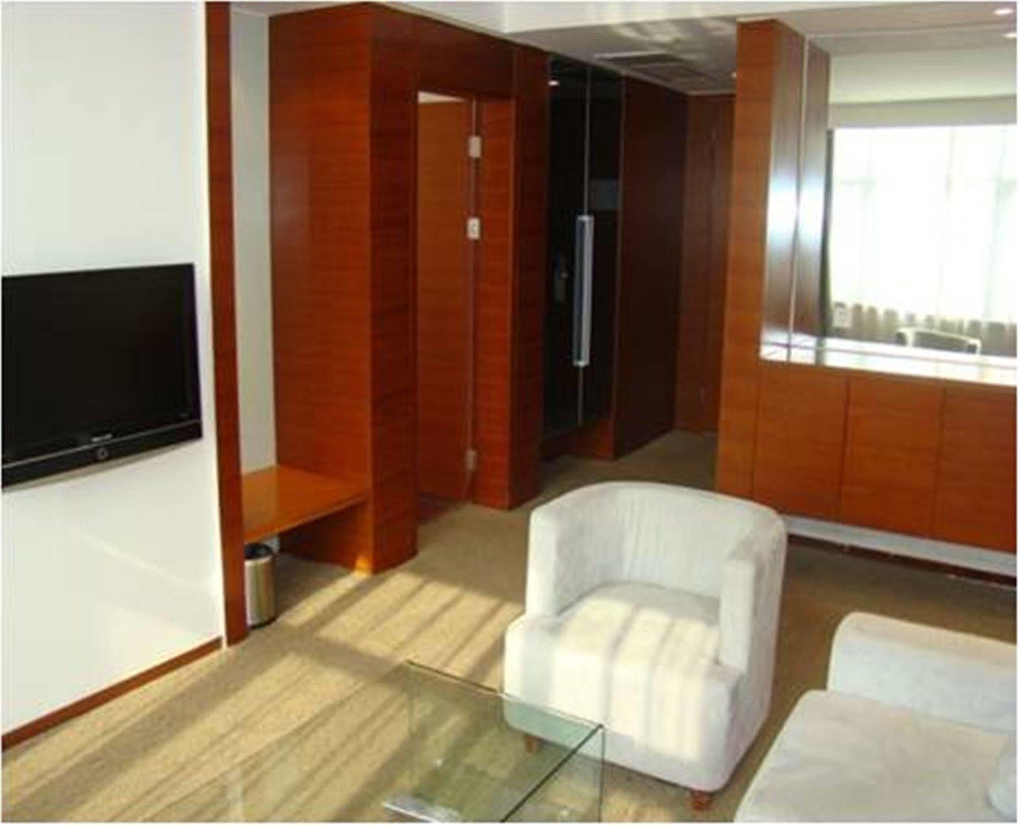 Holiday Inn Express Tianjin Binhai Exterior foto